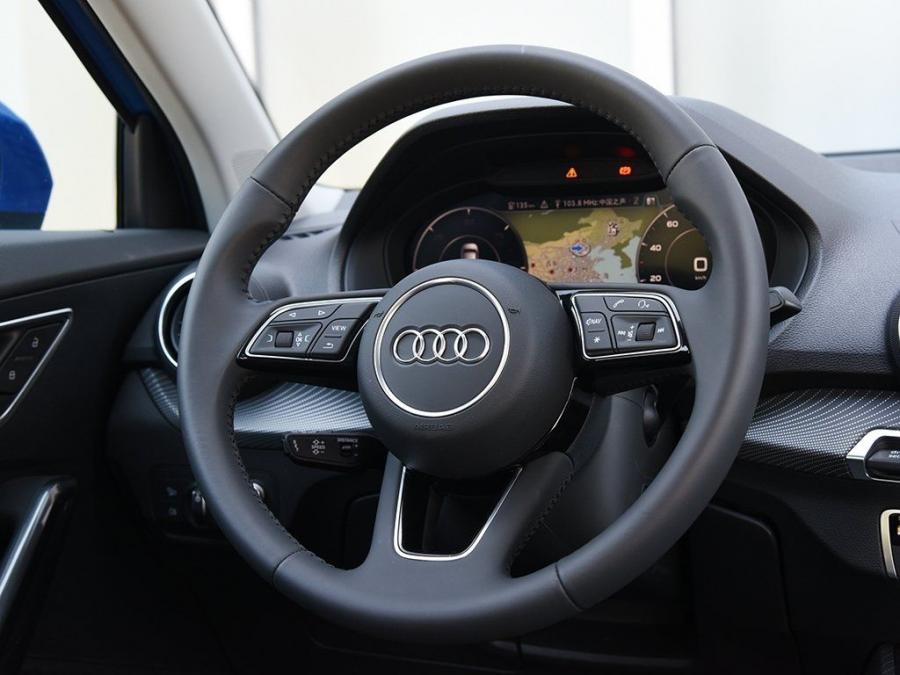 Панель приборов Audi Q2 L 30 e-tron 2019 года  (CN) (фото 20 из 35)